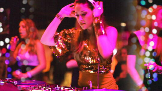 女DJ激情舞动视频素材模板下载
