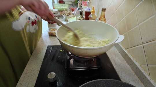 醋溜土豆丝家常美食