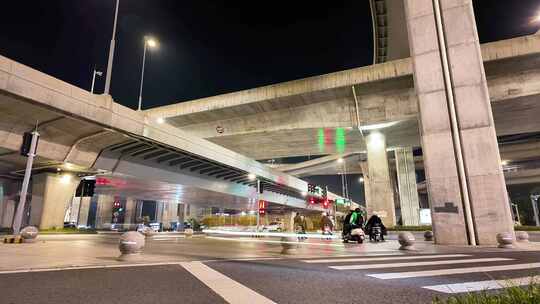 城市道路路口车辆行驶延时车流光轨高架桥