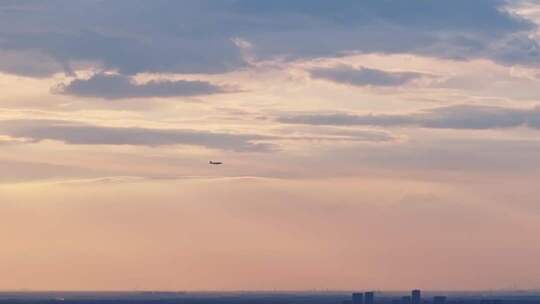 武汉东西湖上空即将进入武汉天河机场的飞机