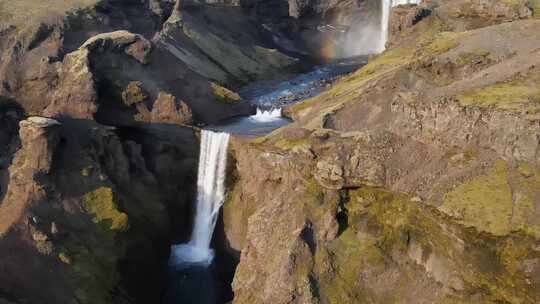 4k航拍冰岛山谷里的斯科加瀑布
