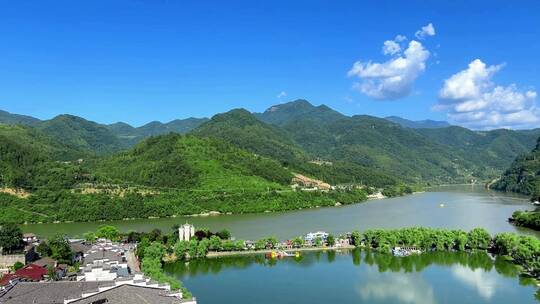 晴空下的碧水青山美景视频素材模板下载