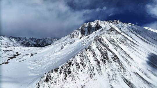 西藏纯净雪山航拍