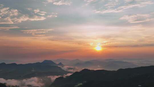 易武茶山云海延时日出航拍延时