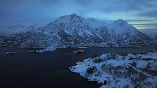 挪威罗弗敦群岛北极圈雷纳冬季雪景高空航拍