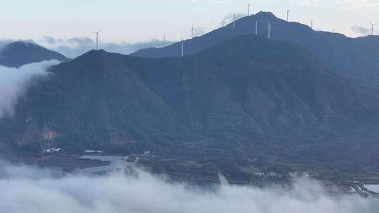 云海山峦壮丽航拍