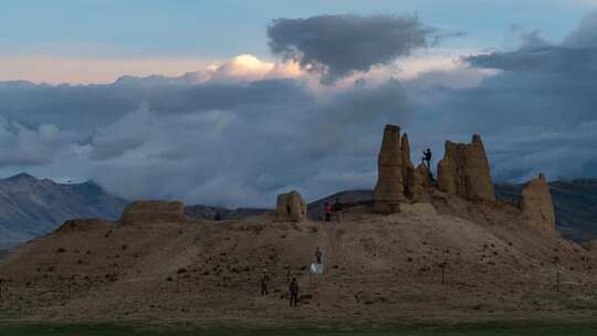 西藏日喀则珠峰古堡文化遗迹堡垒日落延时