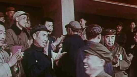 1967年 周恩来在工人体育场演讲