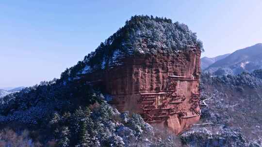 雪景天水麦积山石窟