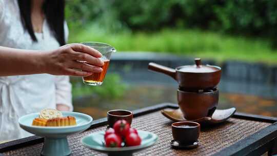 雨天煮茶泡茶喝茶特写视频素材模板下载