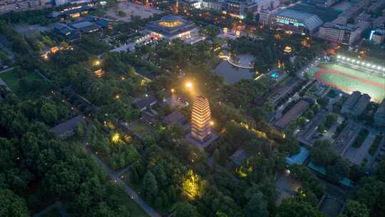 航拍西安小雁塔夜景延时