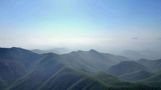 4k航拍清晨日出群山青山万重山平流雾云海