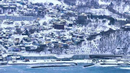 航拍日本北海道小樽海边列车