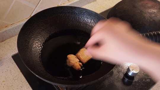 热油炸鸡块鸡米花