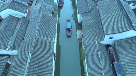 中国江南古镇航拍乌篷船视频素材模板下载