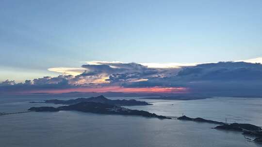 海上岛屿日落全景