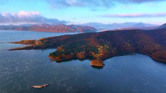 辽宁桓仁五女山桓龙湖秋天风景