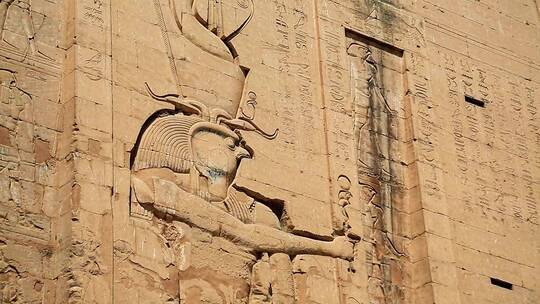 荷鲁斯神庙的雕刻装饰图案视频素材模板下载