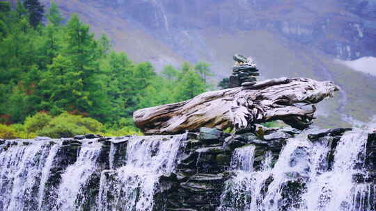 雪山山脉岩石瀑布流水