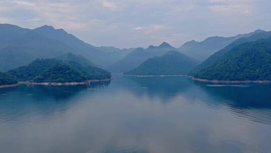 浙江天水一色的千岛湖新安江水库