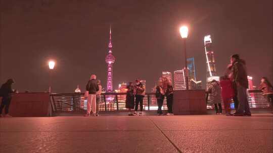 上海外滩游客游玩人流延时夜晚夜景视频素材