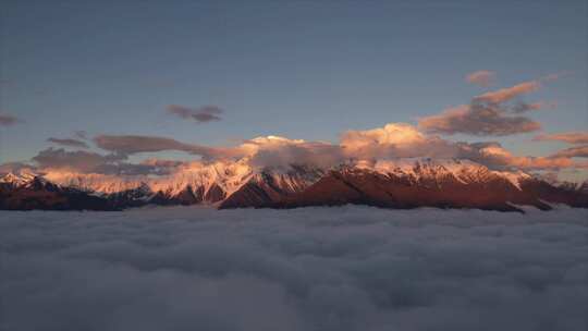 子梅垭口航拍延时，贡嘎雪山，日照金山