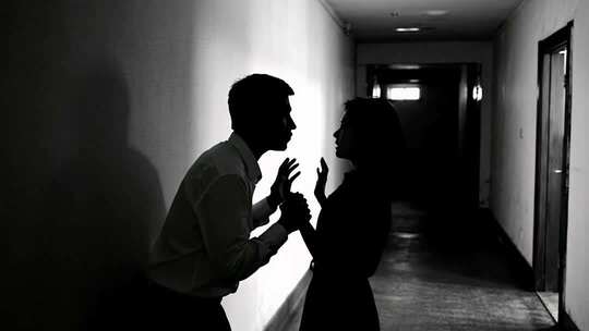 夫妻争吵家庭暴力社会问题概念视频