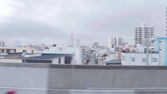 日本列车窗外沿途都市风景