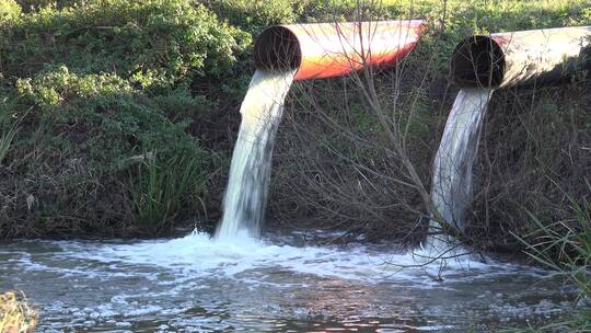 污水通过水管排查视频素材模板下载