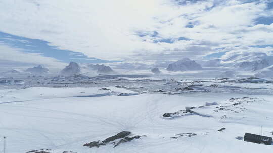南极沃尔纳德斯基站雄伟的鸟瞰图