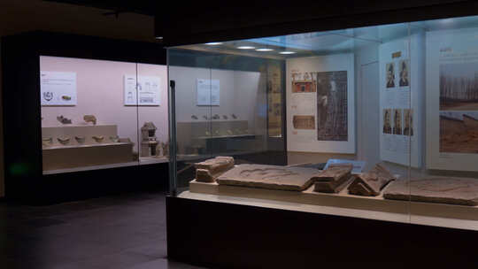 博物馆橱窗文物展览视频素材模板下载