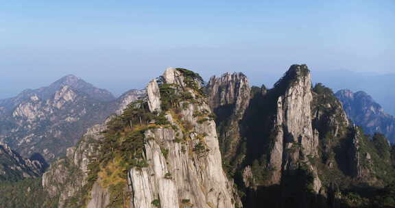 航拍黄山山路崎岖险峻