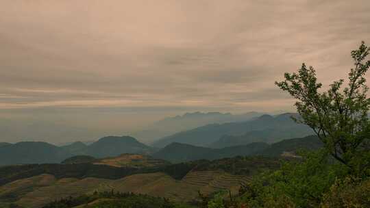 山峰梯田云层延时摄影