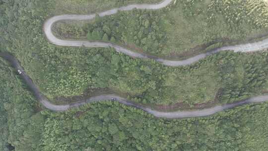 航拍大田顶大山森林云雾缭绕高山公路