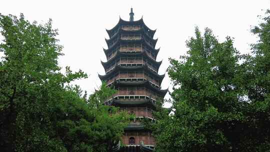 寺庙下雨素材苏州北寺塔实拍