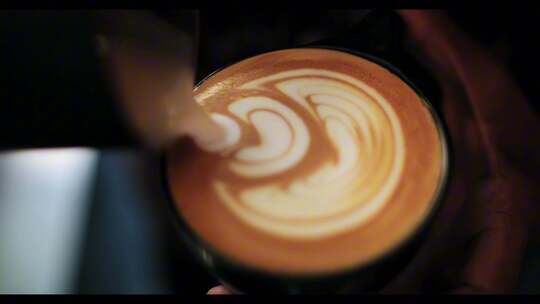 咖啡店做咖啡拉花过程特写视频素材模板下载