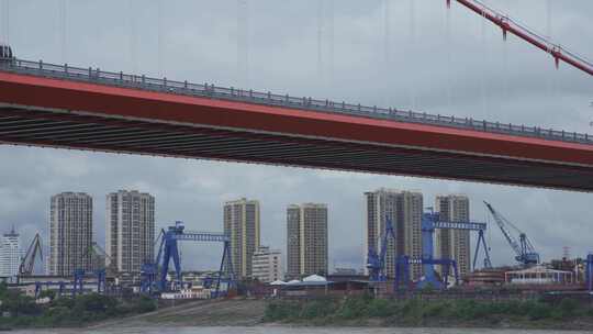 实拍车辆驶过至喜长江大桥视频素材模板下载