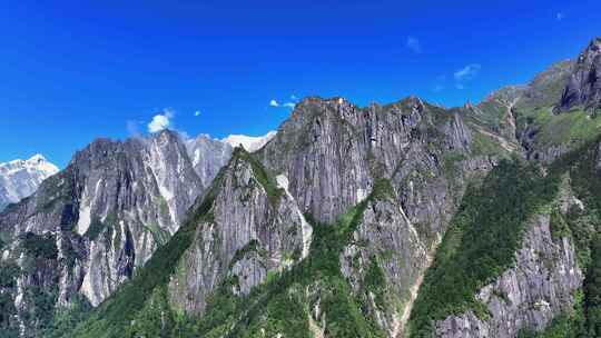 航拍四川甘孜磨西镇燕子沟高山峡谷风光