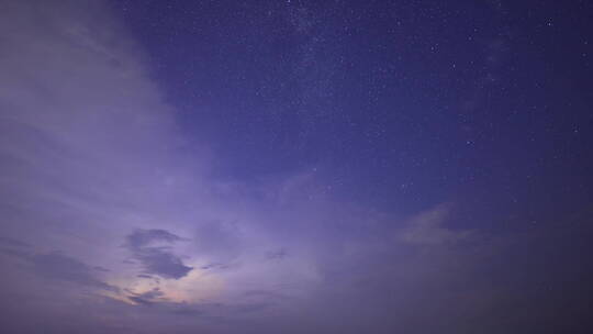 夏天山顶星空