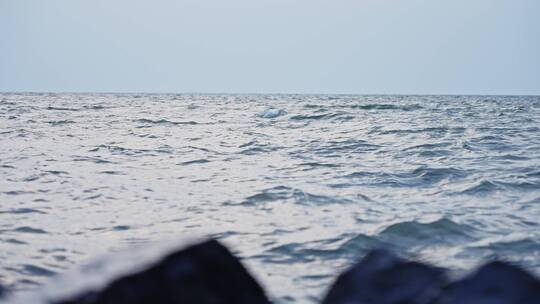 4k海边海平面太湖湖面湖水波涛汹涌的大海