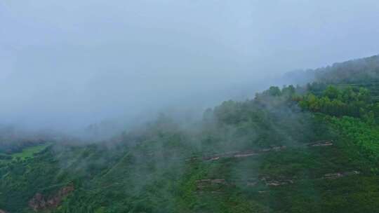 烟雨云雾的青山航拍