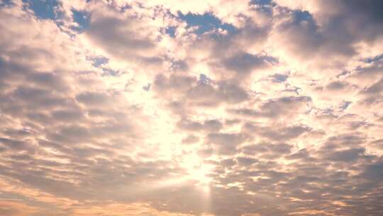 天空移动的云层阳光云朵丁达尔光云层耶稣光视频素材模板下载