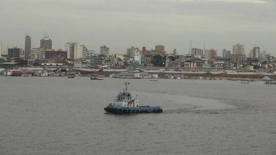 亚马逊河与拖船