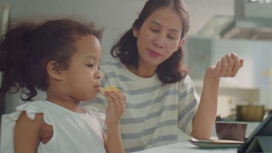 女人，女孩，零食，平板电脑