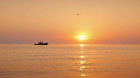 海滩落日夕阳海浪升格慢镜头