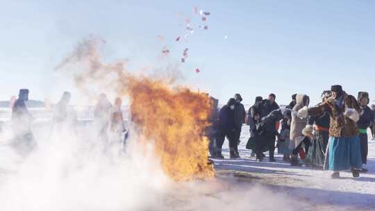 少数民族民俗活动赛马祭火