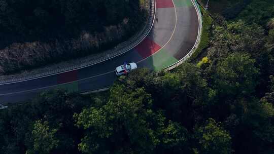 航拍汽车盘山公路