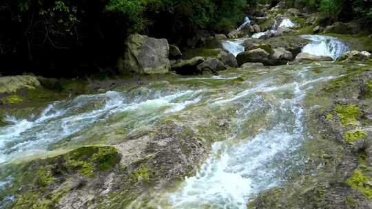 小溪流水