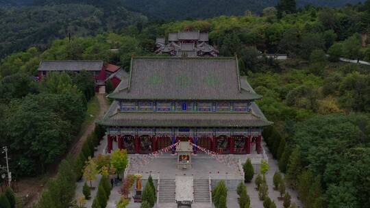 群山环绕的菩提寺