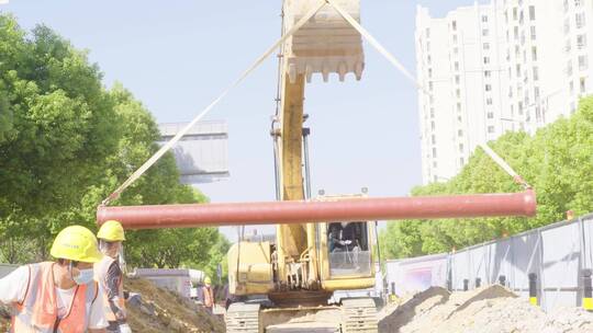 中国中铁铁路工人道路修建